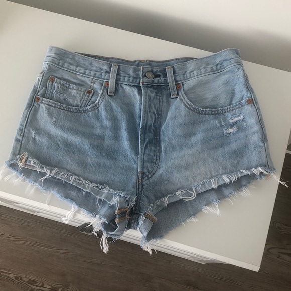 501 LEVIS Lightwash Shorts, 30 - Picture 1 of 2